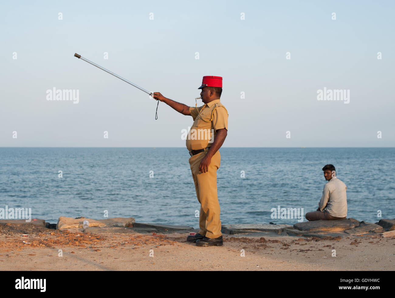 A policeman ist standing at the waterfront in Puducherry, India, on 12 October 2015. Photo: Sebastian Kahnert | usage worldwide Stock Photo