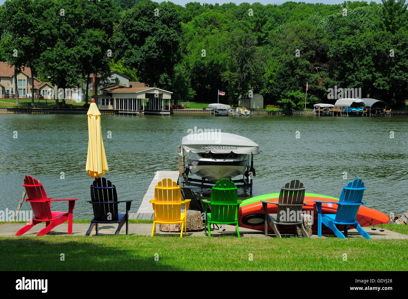 Recreational summer on the Fox River. Waterfront patio Stock Photo Alamy