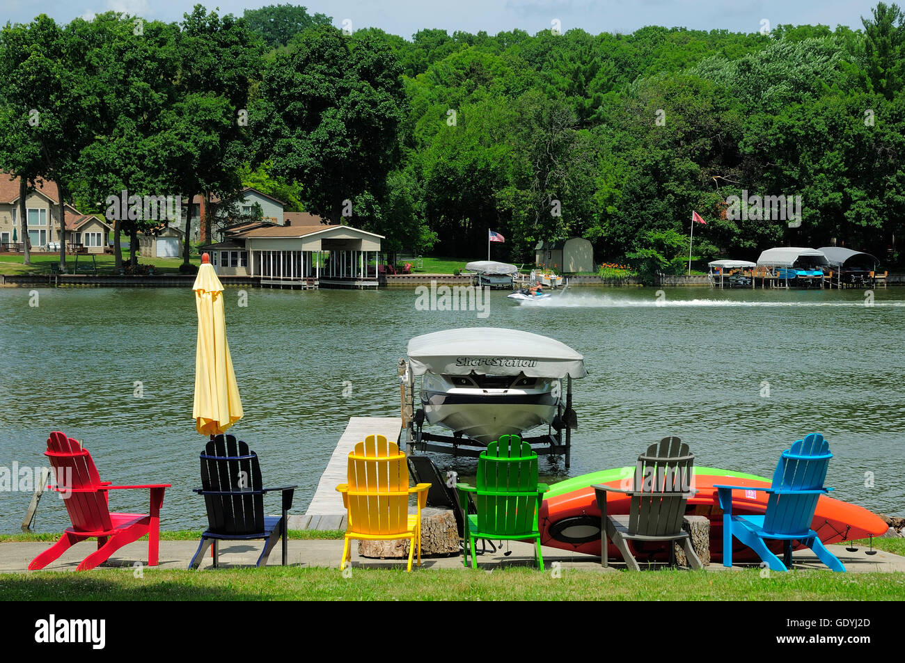 Recreational summer on the Fox River. Waterfront patio Stock Photo Alamy