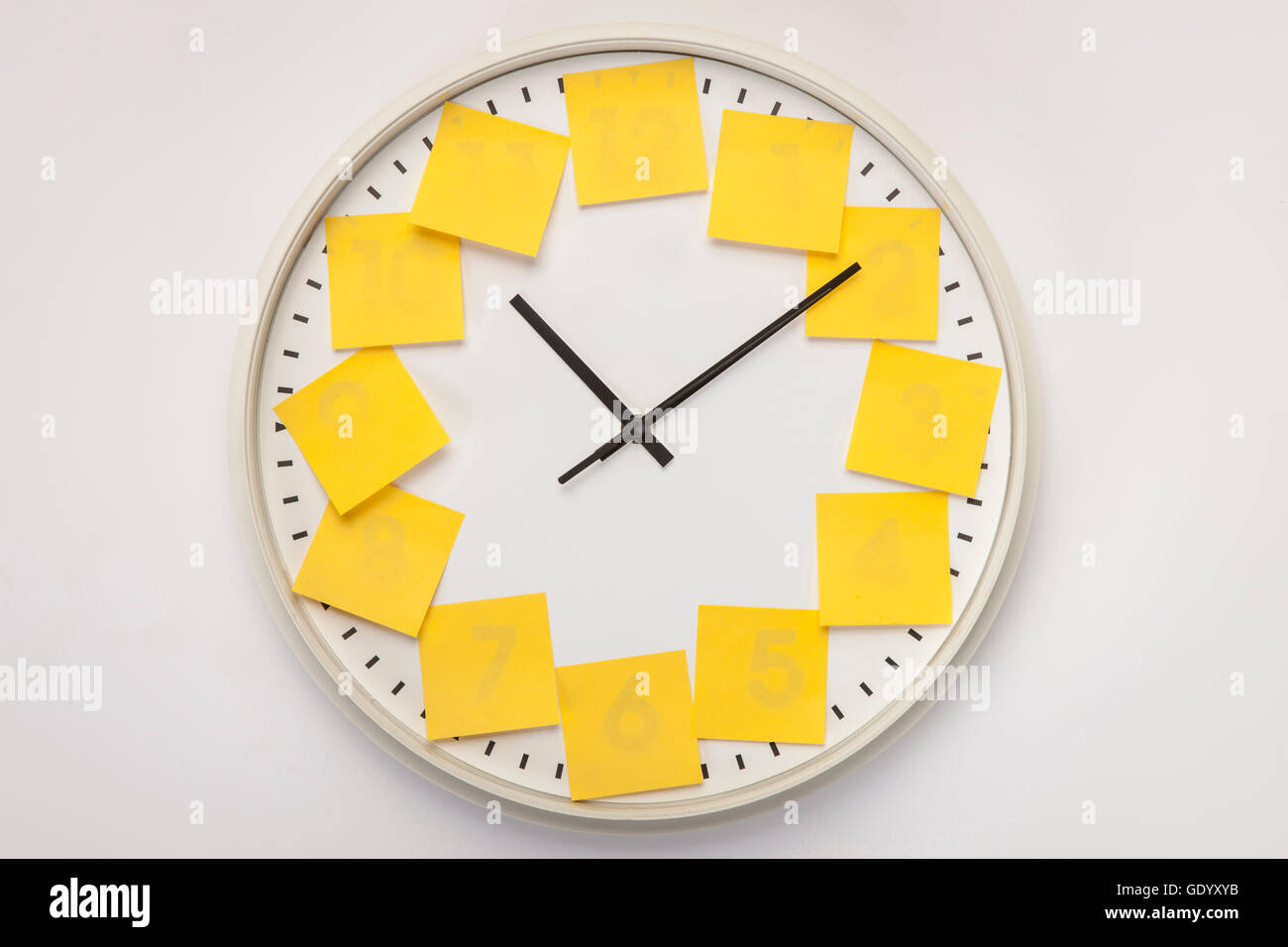 Yellow post it hi-res stock photography and images - Alamy