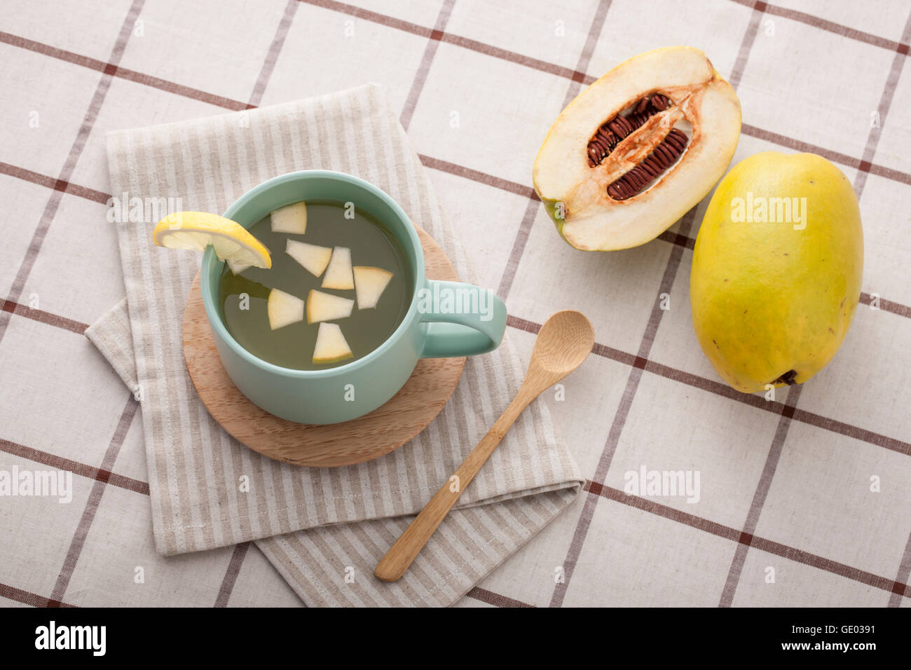 Healthy Chinese quince tea Stock Photo Alamy