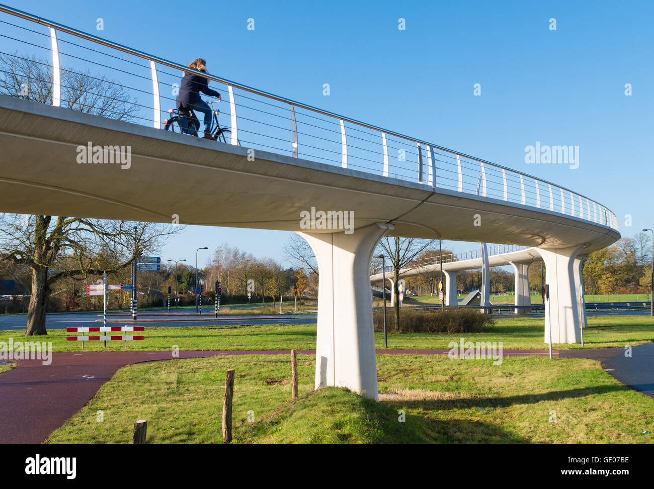 bicyclist using the elevated bike path over the highway Stock Photo