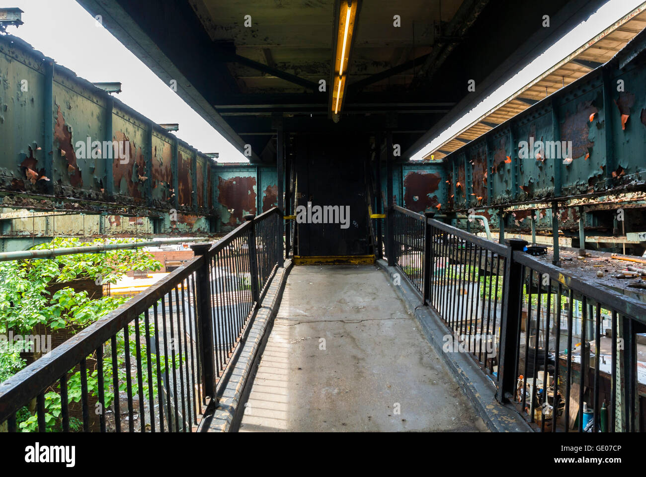 New York City, NY, USA, Dilapidated Structure, Bridge on New York Subway in Brooklyn, Bushwick Neighborhood, Stock Photo
