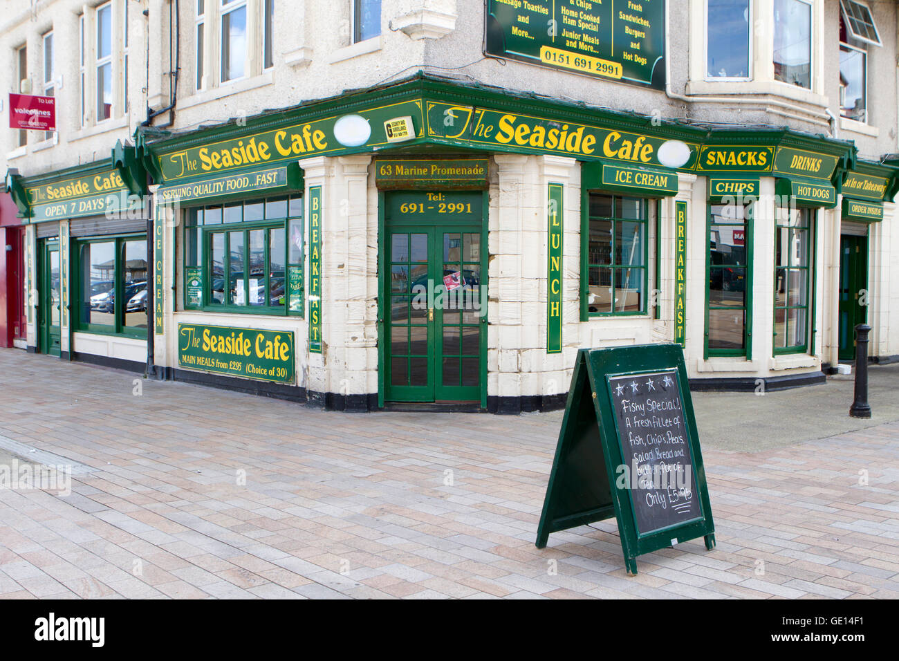 Seaside Cafe, restaurant and shop, selling snacks,food, ice cream and