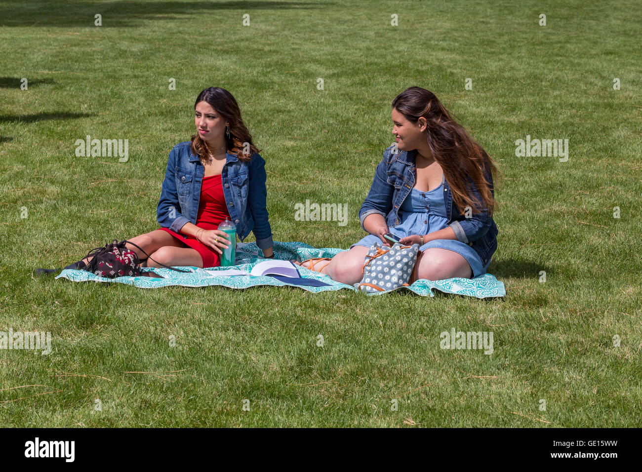 two young women, young women, female students, students, Sonoma State University, city, Rohnert Park, Sonoma County, California Stock Photo