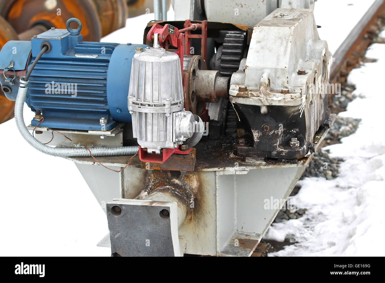 electrical mechanical actuator wheel gantry crane on a production