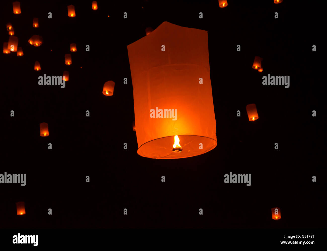 Floating lantern in Yee Peng festival, Buddhist floating lanterns to