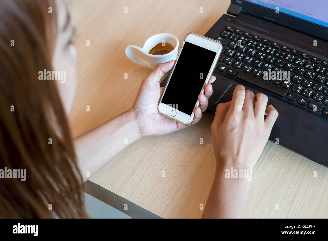 Modern woman using smartphone hi-res stock photography and images - Alamy