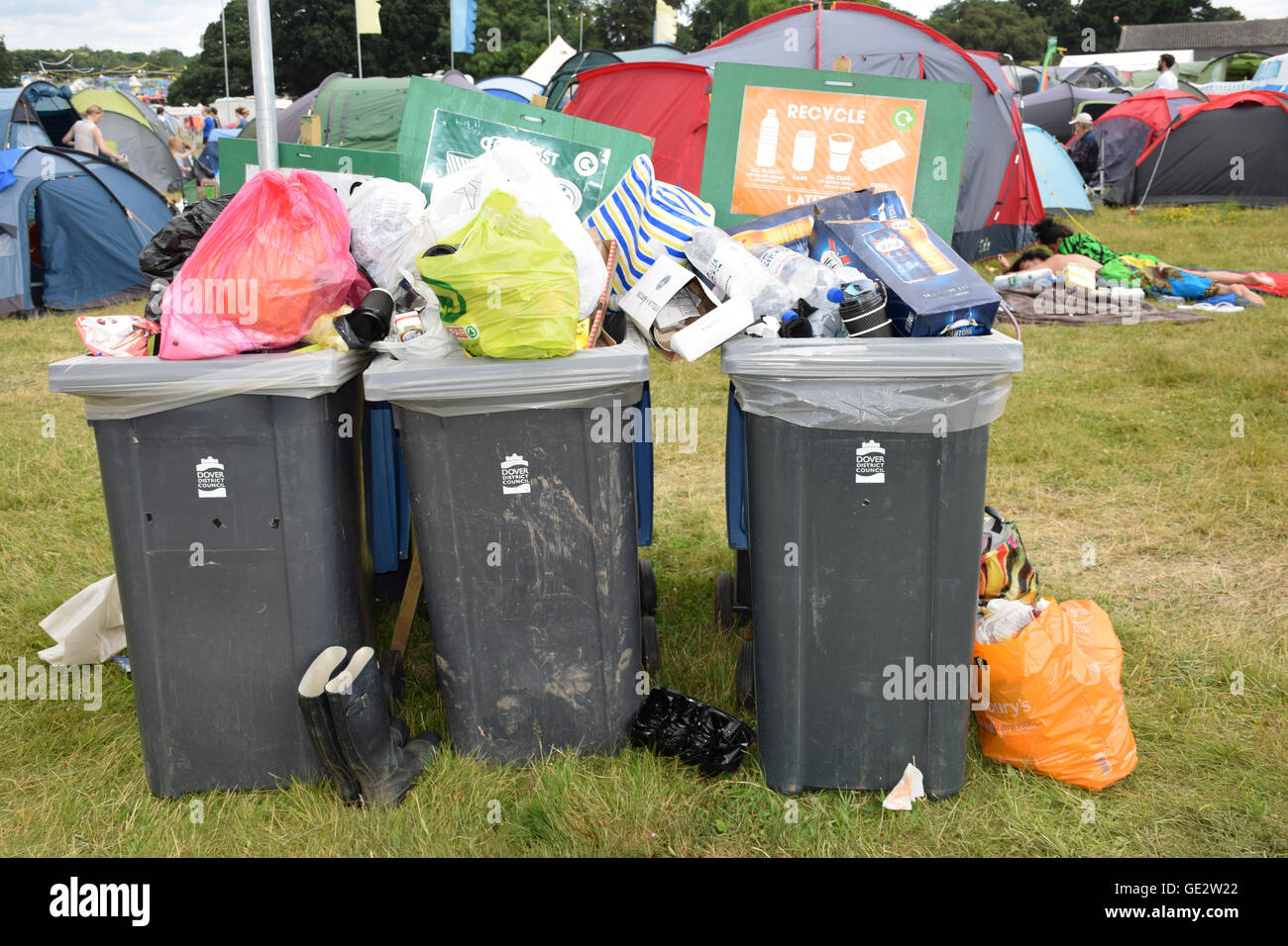 Festival rubbish hi-res stock photography and images - Alamy