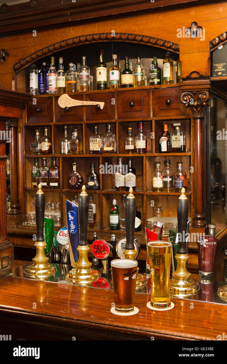 Ireland, Dublin, Parkgate Street, Ryans, Buckley’s pub, 1886 Victorian interior, bar and beer pumps Stock Photo