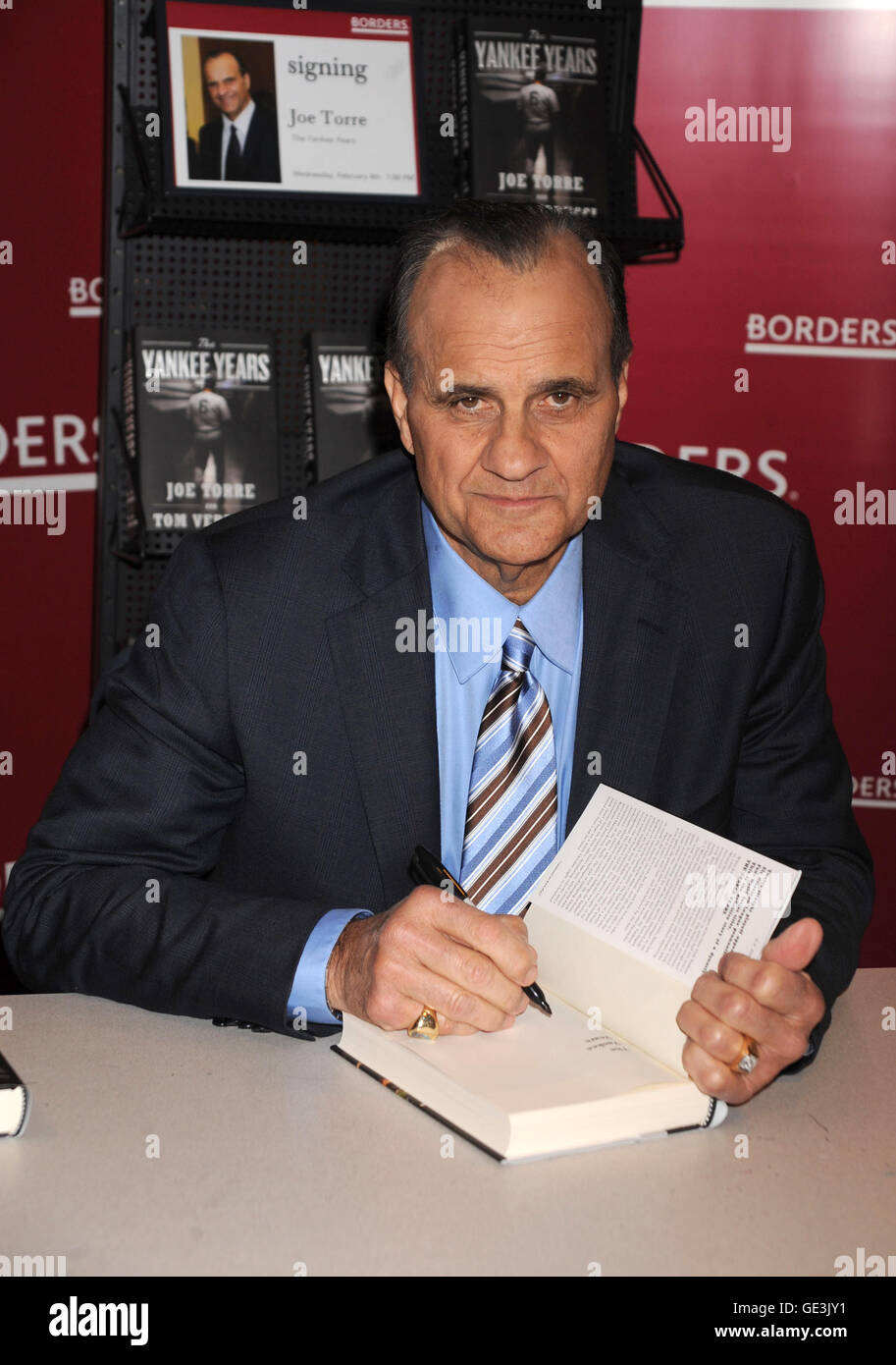 former-yankees-manager-joe-torre-at-the-signing-of-his-new-book-joe