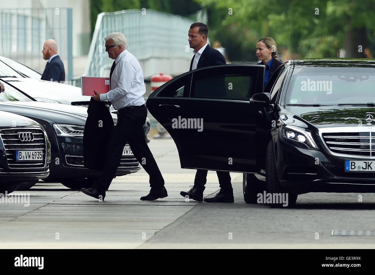 Berlin, Germany. 23rd July, 2016. Foreign Minister Frank-Walter Steinmeier (SPD) arrives for emergency talks on the security situation at the federal chancellery in Berlin, Germany, 23 July 2016. After an attack in Munich interior minister de Maizière (CDU) has ordered flags at half-mast throughout Germany. An 18-year-old German-Iranian had killed nine people and himself in Munich on Friday evening. The background and motive of the attack remain unclear. PHOTO: Maurizio Gambarini/dpa/Alamy Live News Stock Photo