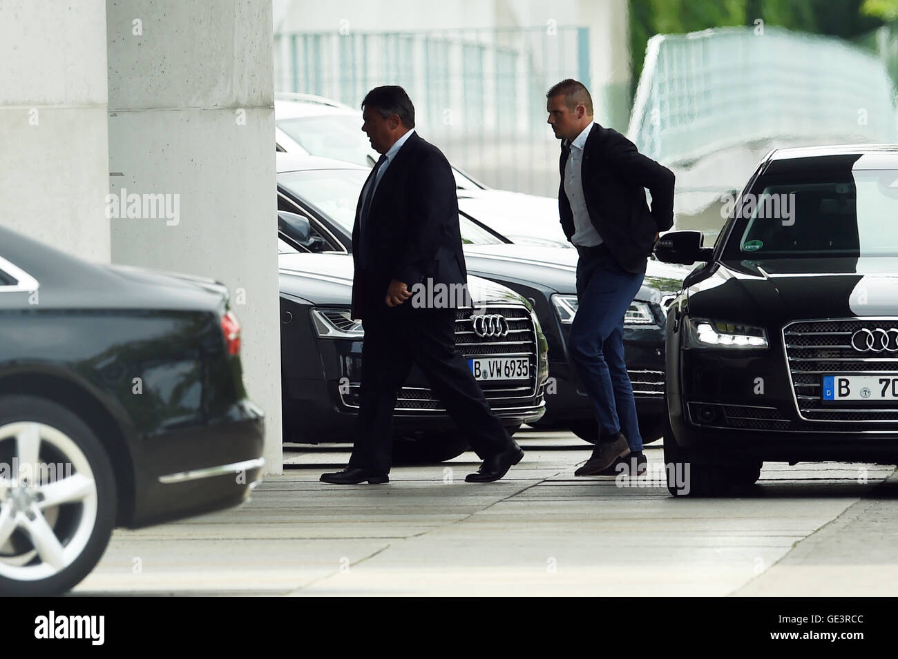 Berlin, Germany. 23rd July, 2016. Economy minister Siegmar Gabriel (SPD) arrives for emergency talks on the security situation at the federal chancellery in Berlin, Germany, 23 July 2016. After an attack in Munich interior minister de Maizière (CDU) has ordered flags at half-mast throughout Germany. An 18-year-old German-Iranian had killed nine people and himself in Munich on Friday evening. The background and motive of the attack remain unclear. PHOTO: Maurizio Gambarini/dpa/Alamy Live News Stock Photo