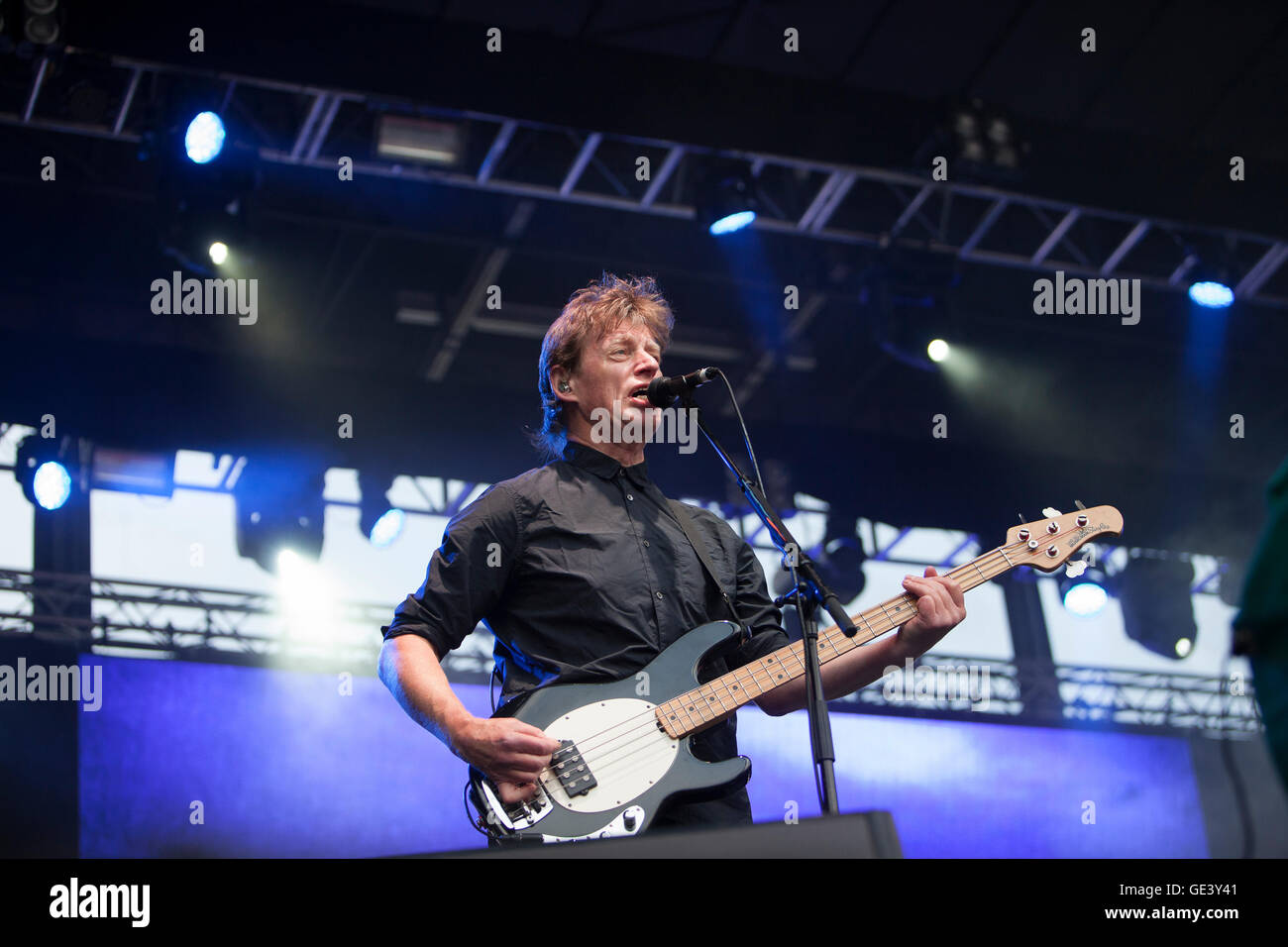 Edinburgh, UK. 23rd July 2016. Runrig performs on stage in Edinburgh Castle on 23rd July 2016. Pictured Bass guitarist Roderick 'Rory' Macdonald. Pako Mera/Alamy Live News Stock Photo