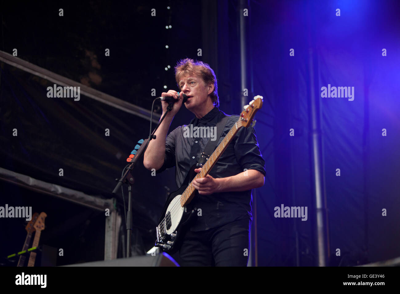 Edinburgh, UK. 23rd July 2016. Runrig performs on stage in Edinburgh Castle on 23rd July 2016. Pictured Bass guitarist Roderick 'Rory' Macdonald. Pako Mera/Alamy Live News Stock Photo