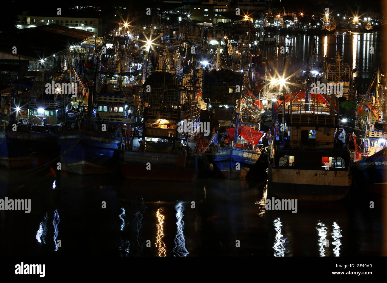 Yangon. 23rd July, 2016. Photo taken on July 23, 2016 shows fishing