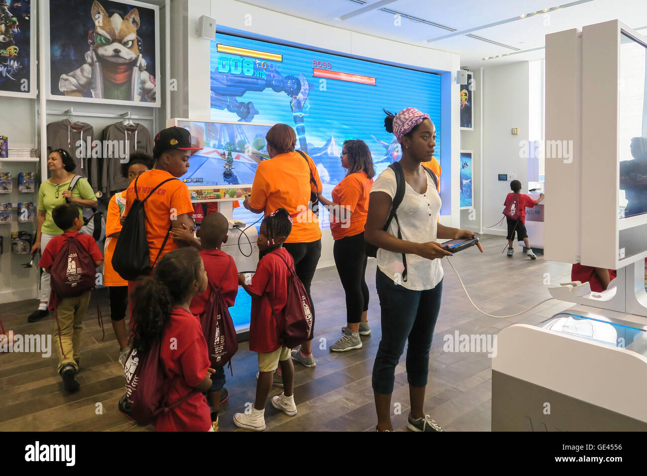 Nintendo store hi-res stock photography and images - Alamy