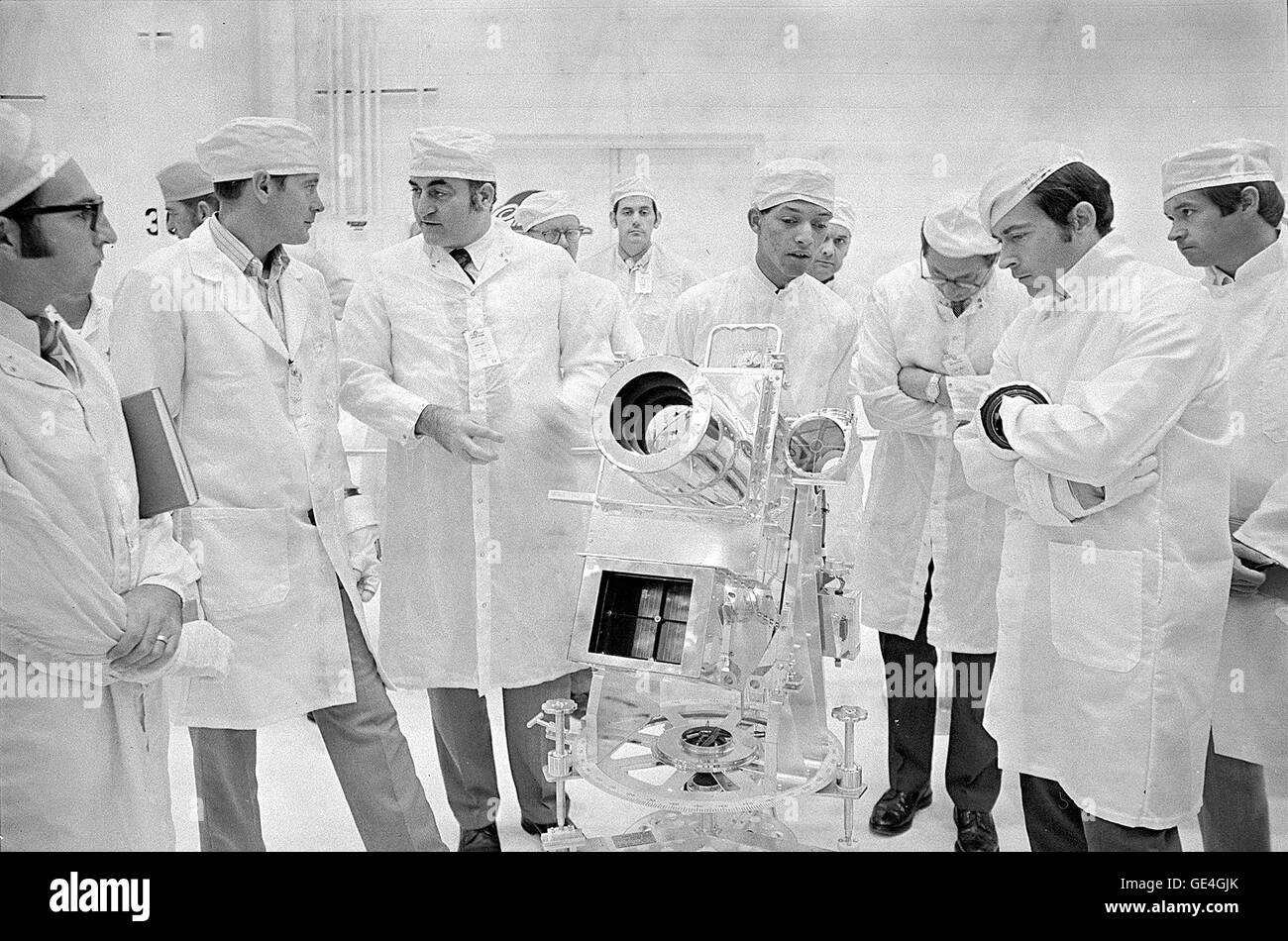 George Carruthers, center, principal investigator for the Lunar Surface Ultraviolet Camera, discusses the instrument with Apollo 16 Commander John Young, right. Carruthers is employed by the Naval Research Lab in Washington, D.C. From left are Lunar Module Pilot Charles Duke and Rocco Petrone, Apollo Program Director. This photograph was taken during an Apollo lunar surface experiments review in the Manned Spacecraft Operations Building at the Kennedy Space Center.   Image # : 71P-0544 Date: November 12, 1971 Stock Photo