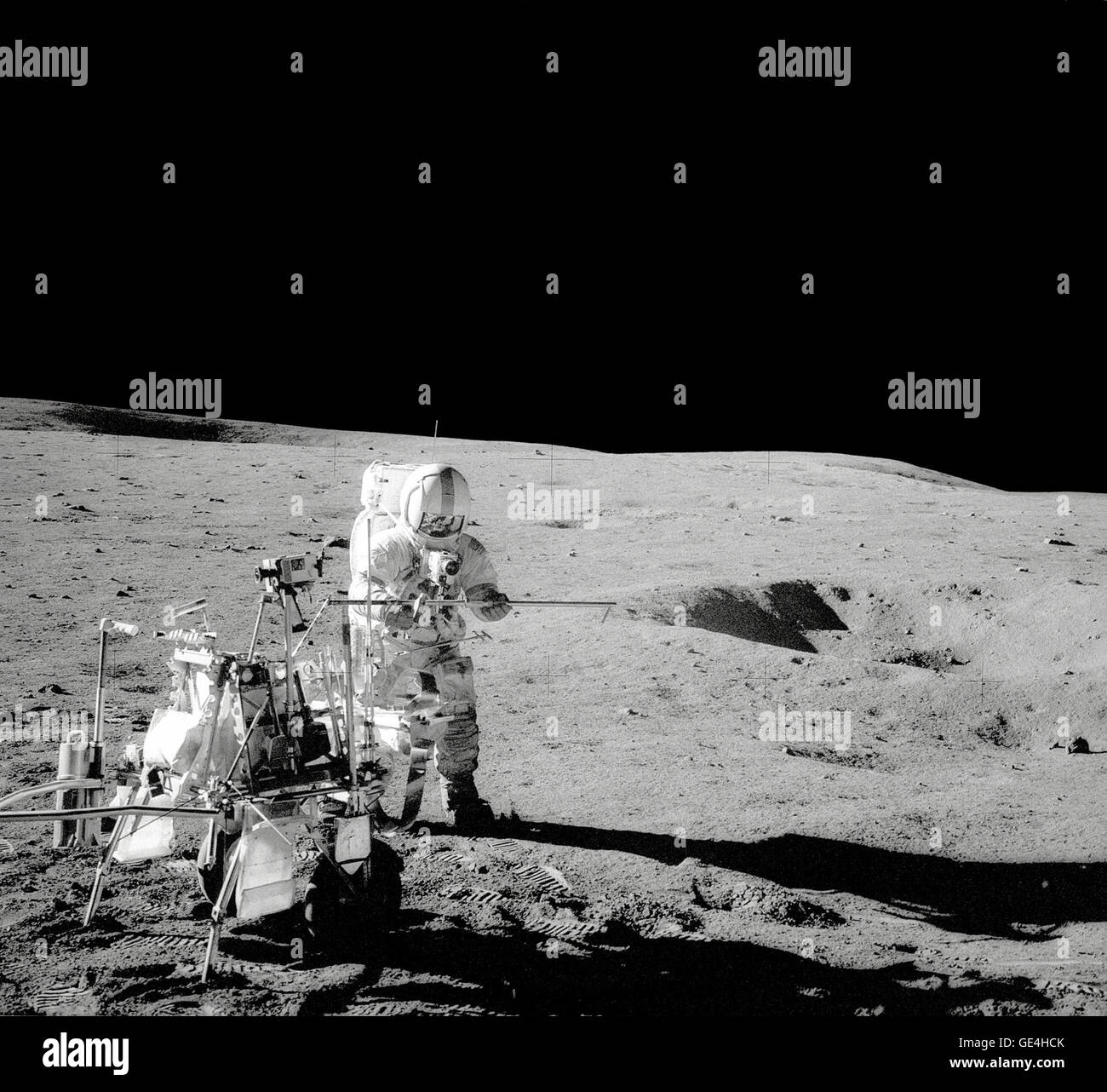 Apollo apollo 14 fra mauro met modular equipment transporter moonwalk