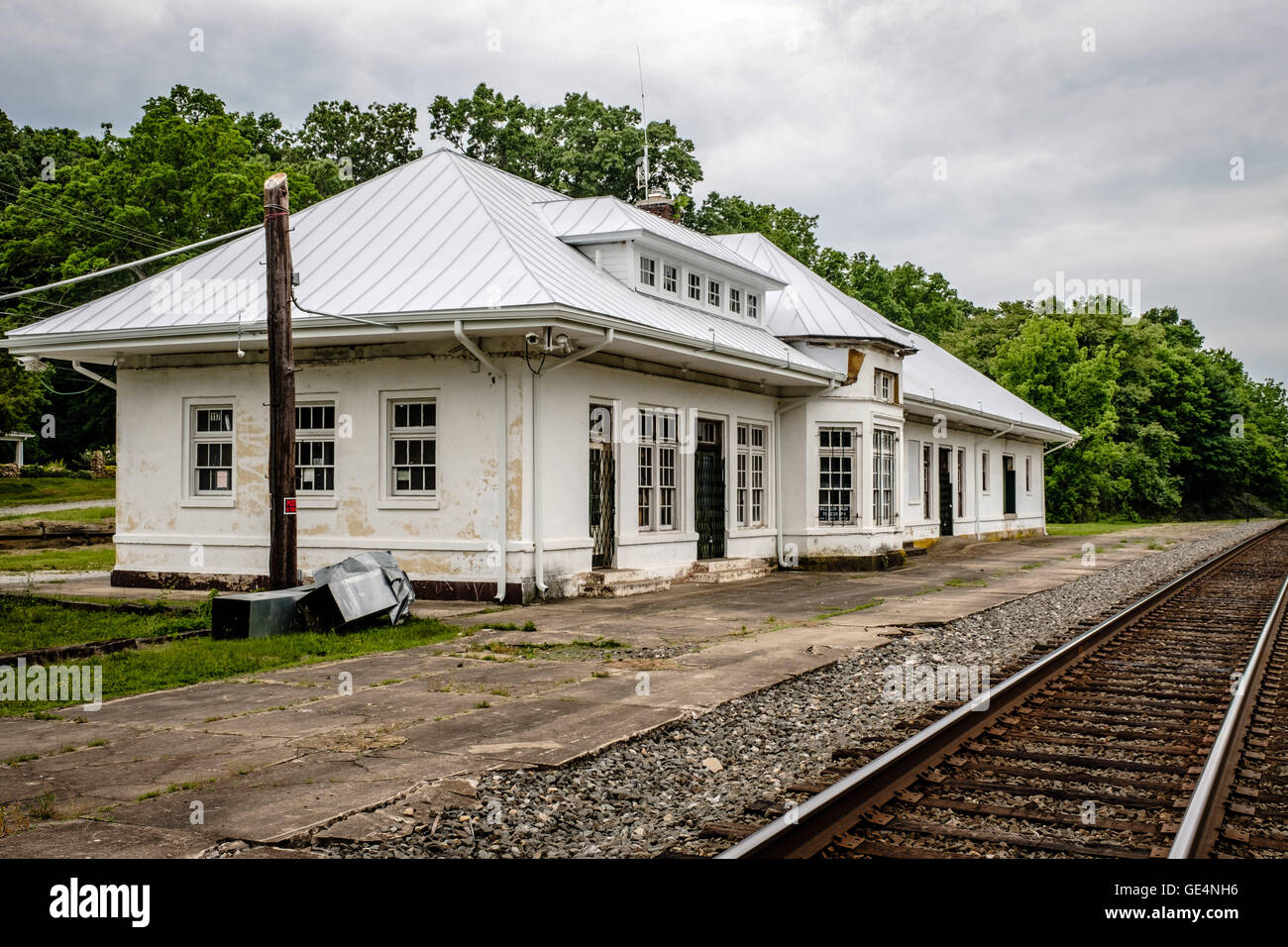Railroad station paint hires stock photography and images Alamy