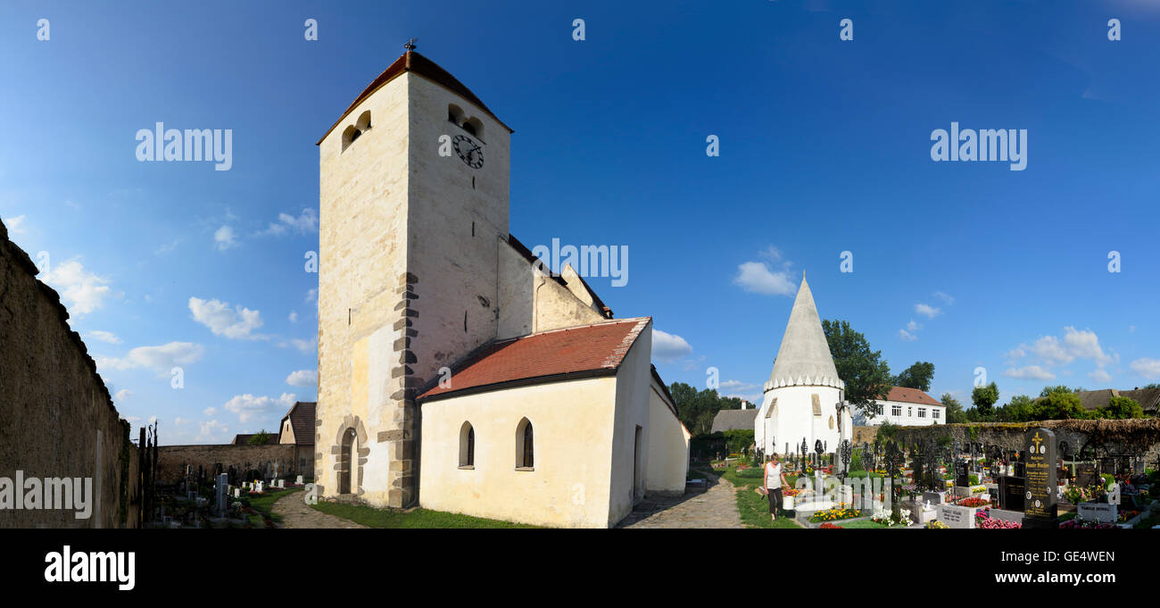 Zwettl: Gothic fortified church and charnel house in Friedersbach, Austria, Niederösterreich, Lower Austria, Waldviertel Stock Photo