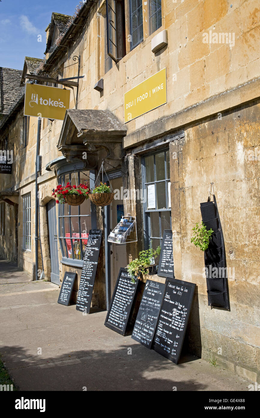 Toke's High Street deli food and wine shop Chipping Campden UK Stock Photo