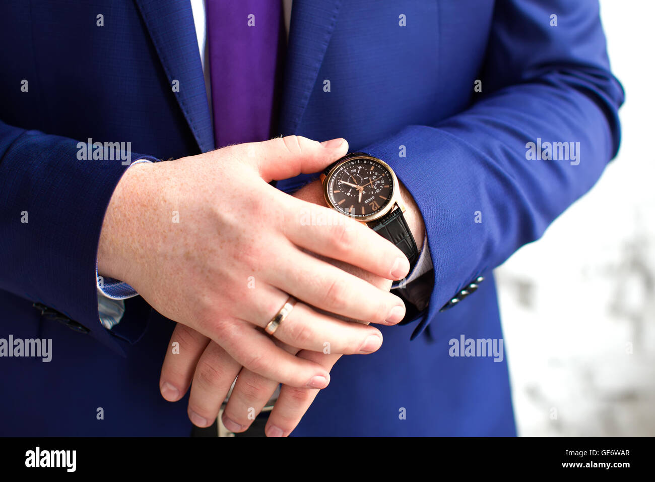 Clock fingers hires stock photography and images Alamy