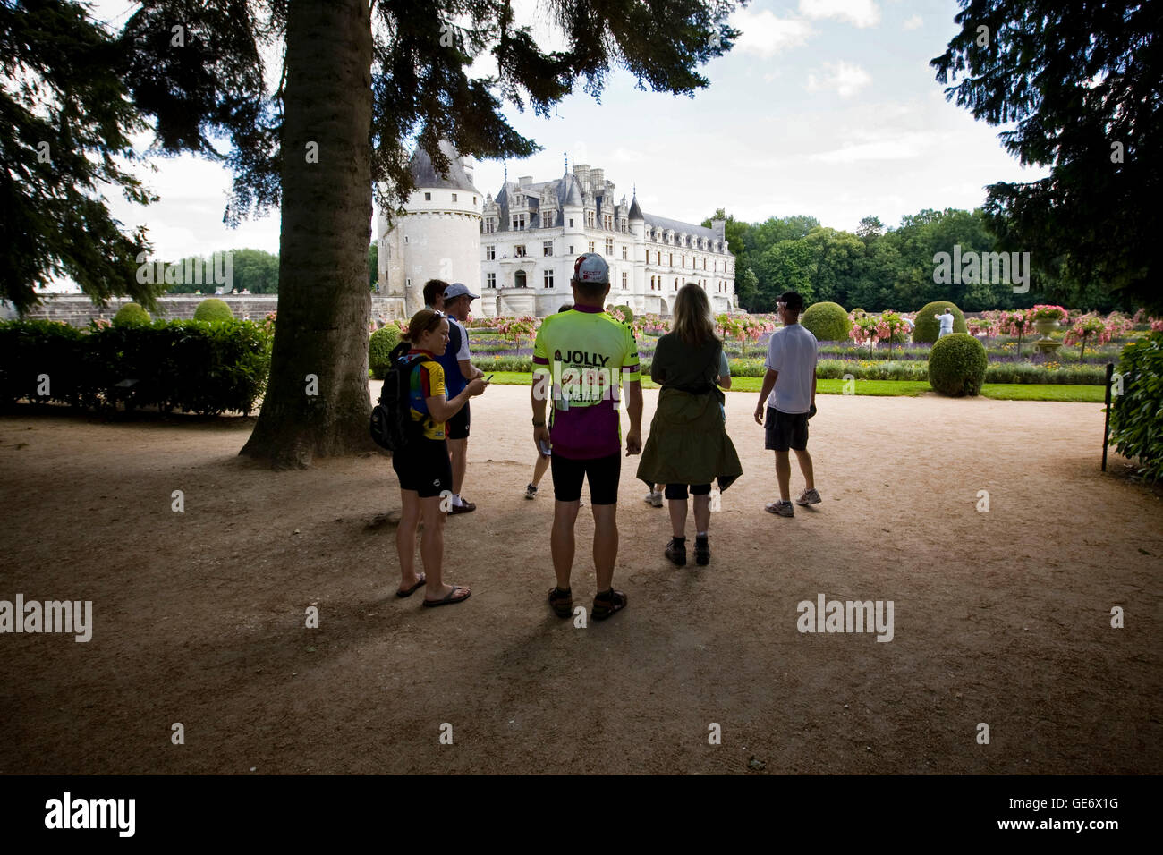 Participants in a Backroads cycle tour of the Loire Valley visit the Chenonceau castle in Chenonceaux, France, 25 June 2008. Stock Photo
