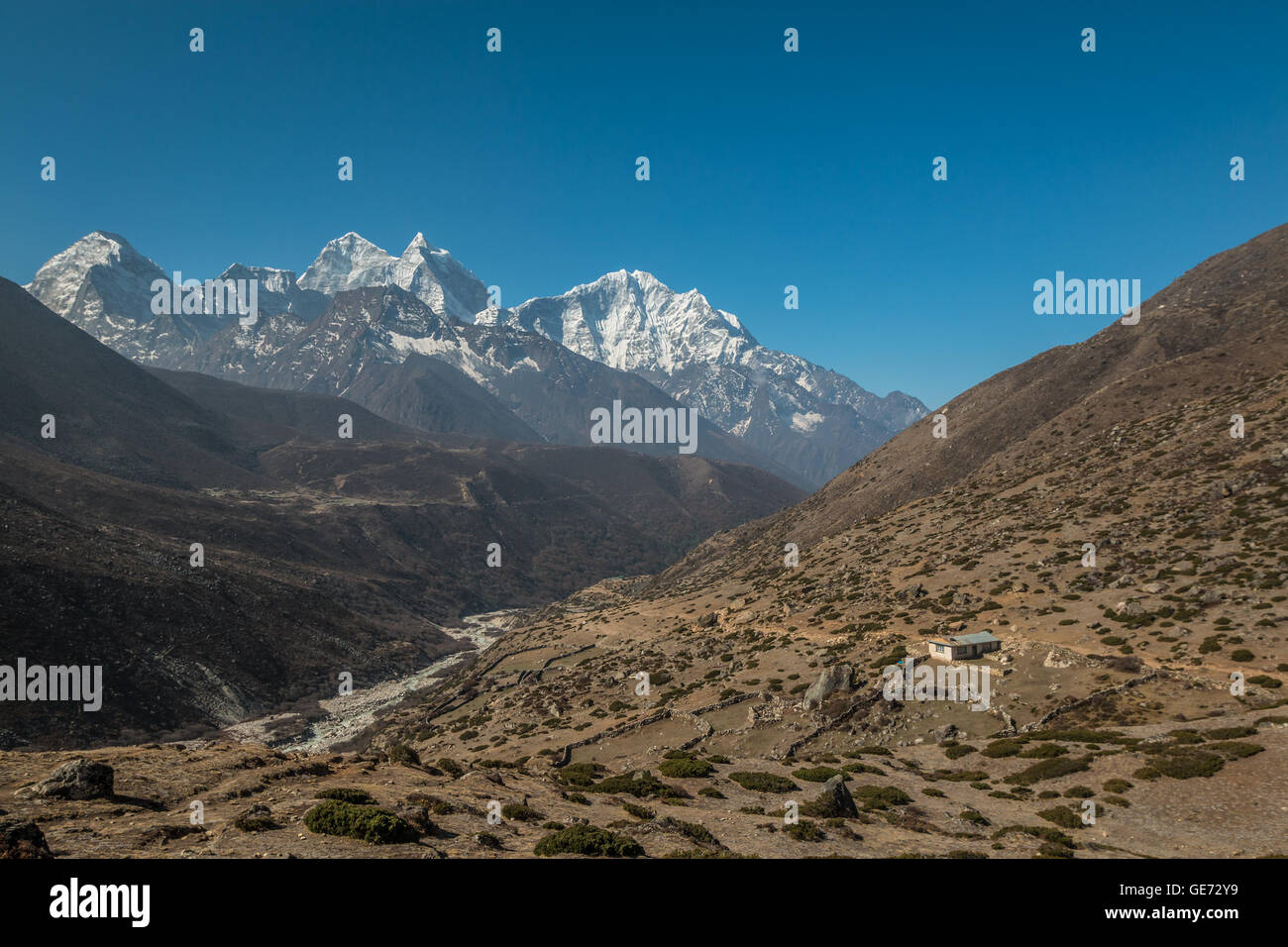 Himalayas mountains scenic view hi-res stock photography and images - Alamy