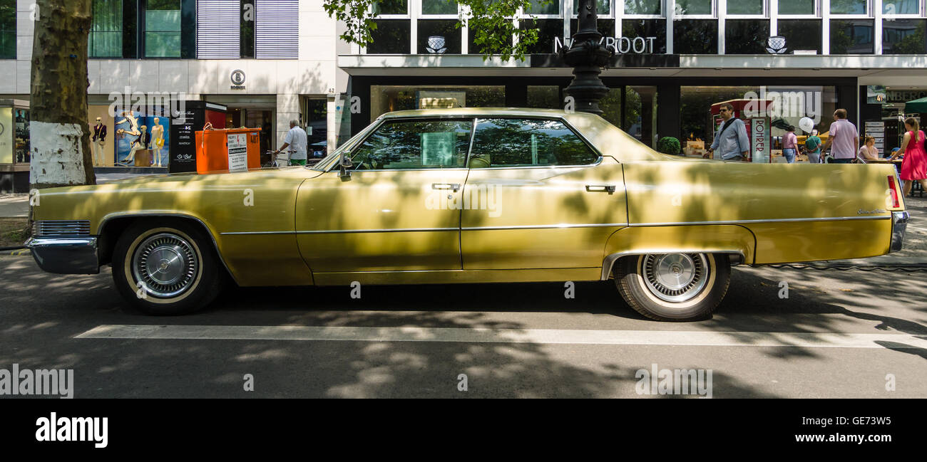 BERLIN - JUNE 05, 2016: Full-size luxury car Cadillac Sedan Deville, 1970. Classic Days Berlin 2016. Stock Photo