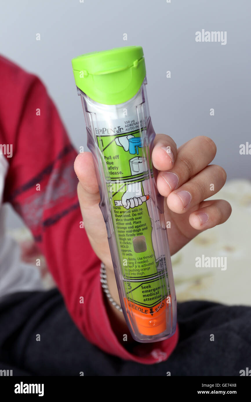 Epinephrine injection hi-res stock photography and images - Alamy