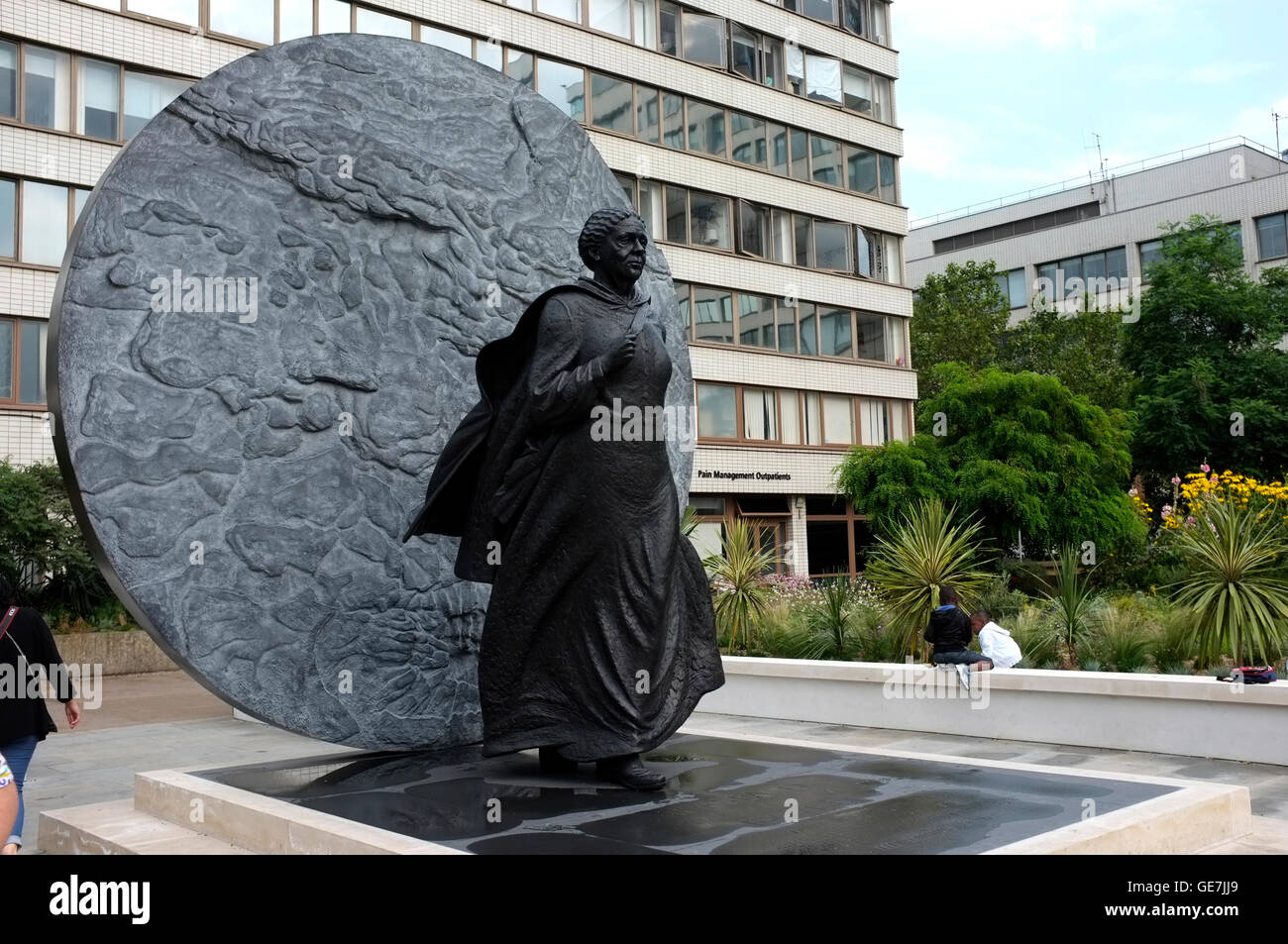 statue of pioneer nurse in the crimean war mary seacole in the grounds of st thomas' nhs hospital london uk july 2016 Stock Photo