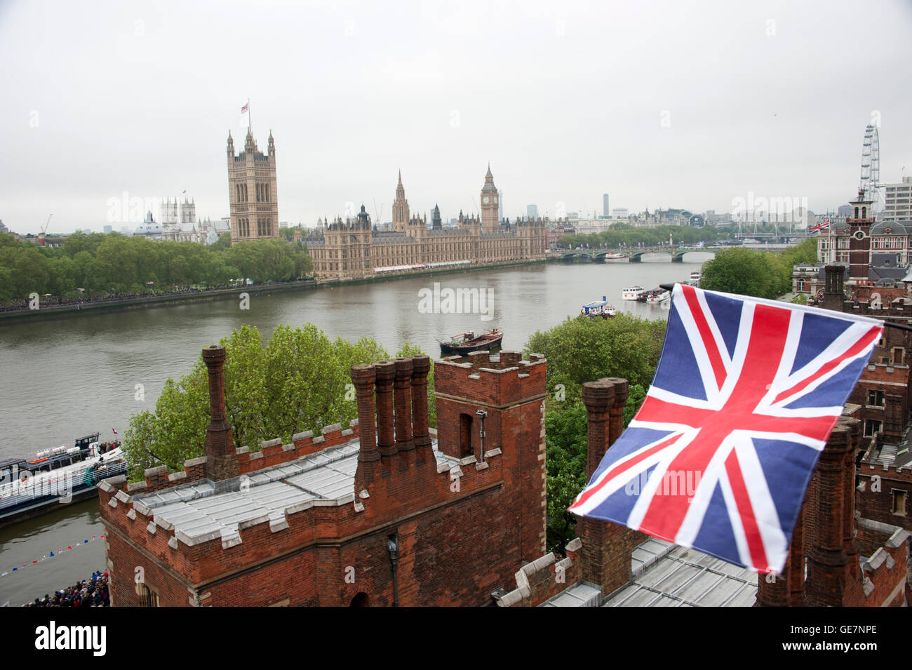 union jack facing houses of parlaiment overlooking lambeth palace Stock Photo