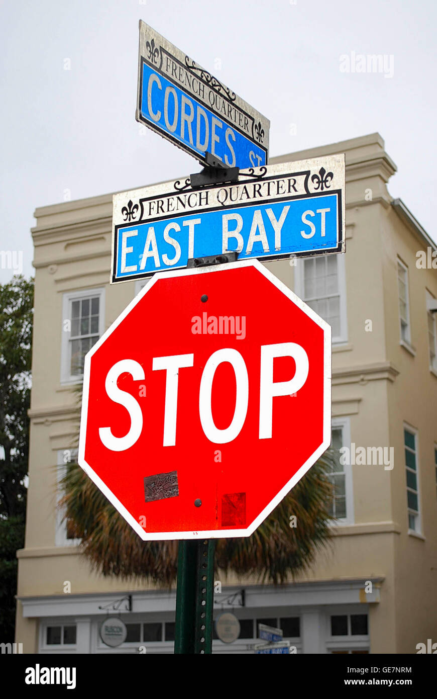Signpost at the junction of East Ray St and Cordes St, Charleston