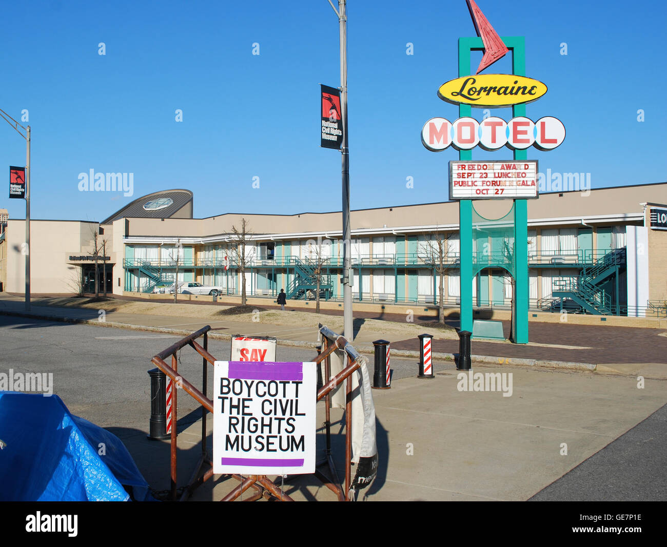 A sign calling on tourists to boycott the National Civil Rights Museum dedicated to Martin Luther King at the Lorraine Motel USA Stock Photo