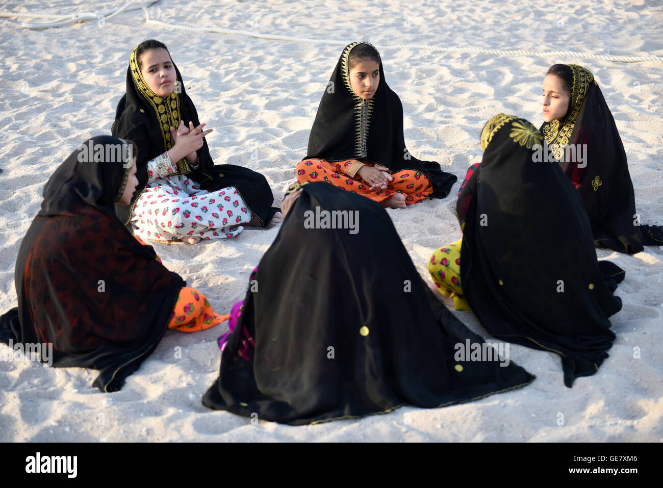 Traditional qatari dress hi-res stock photography and images - Alamy