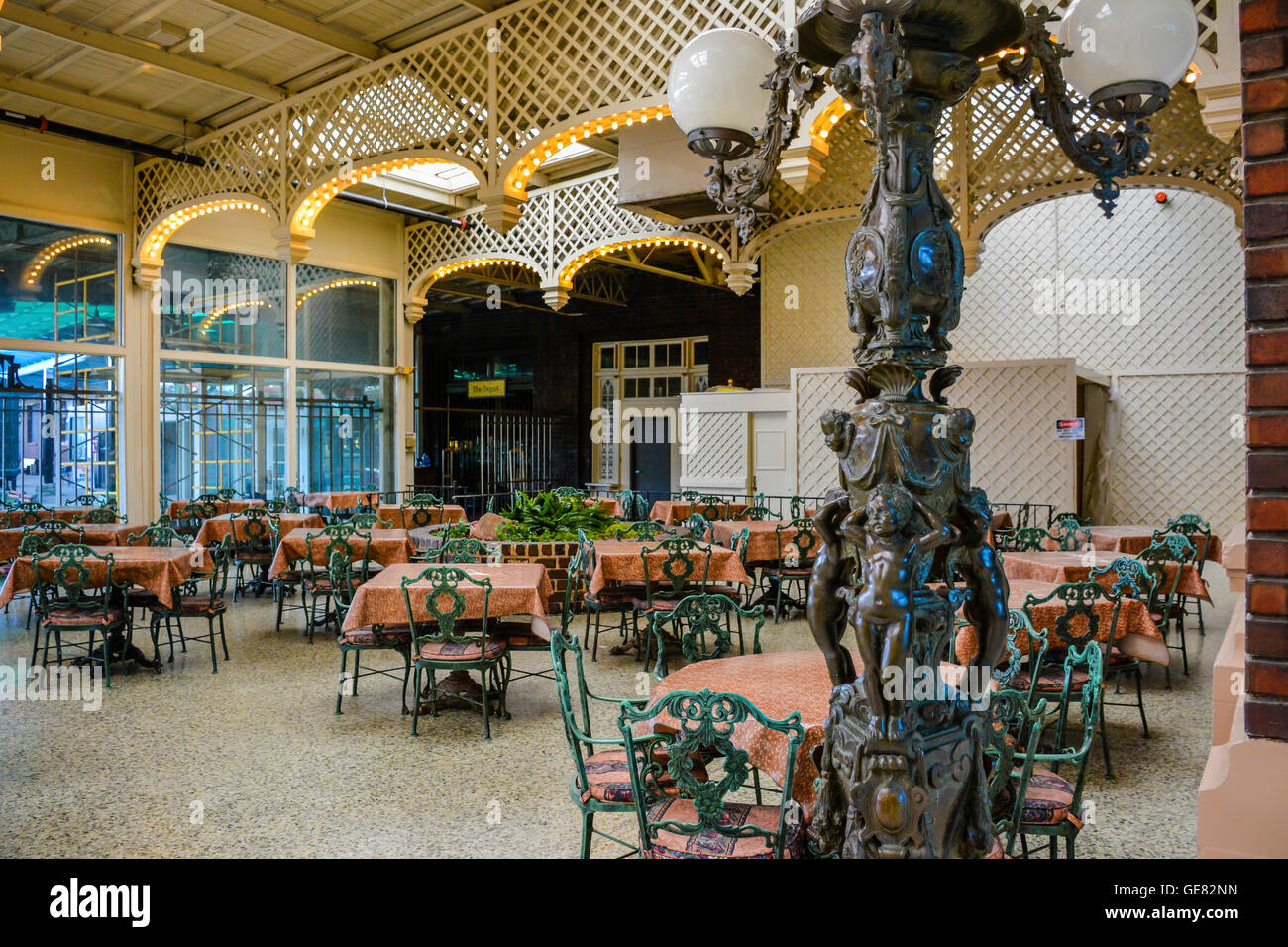 View the formal gardens from the  interior of the Garden restaurant inside the historic Chattanooga Choo Choo Hotel in Chattanooga, TN, USA Stock Photo