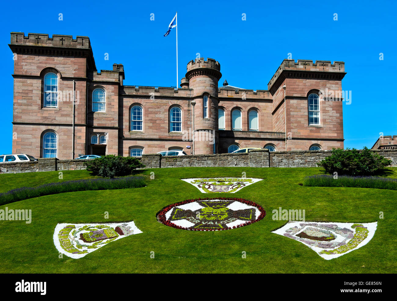 Inverness Castle with the Victoria Cross war medal as floral clock, Inverness, Scotland, Great Britain Stock Photo