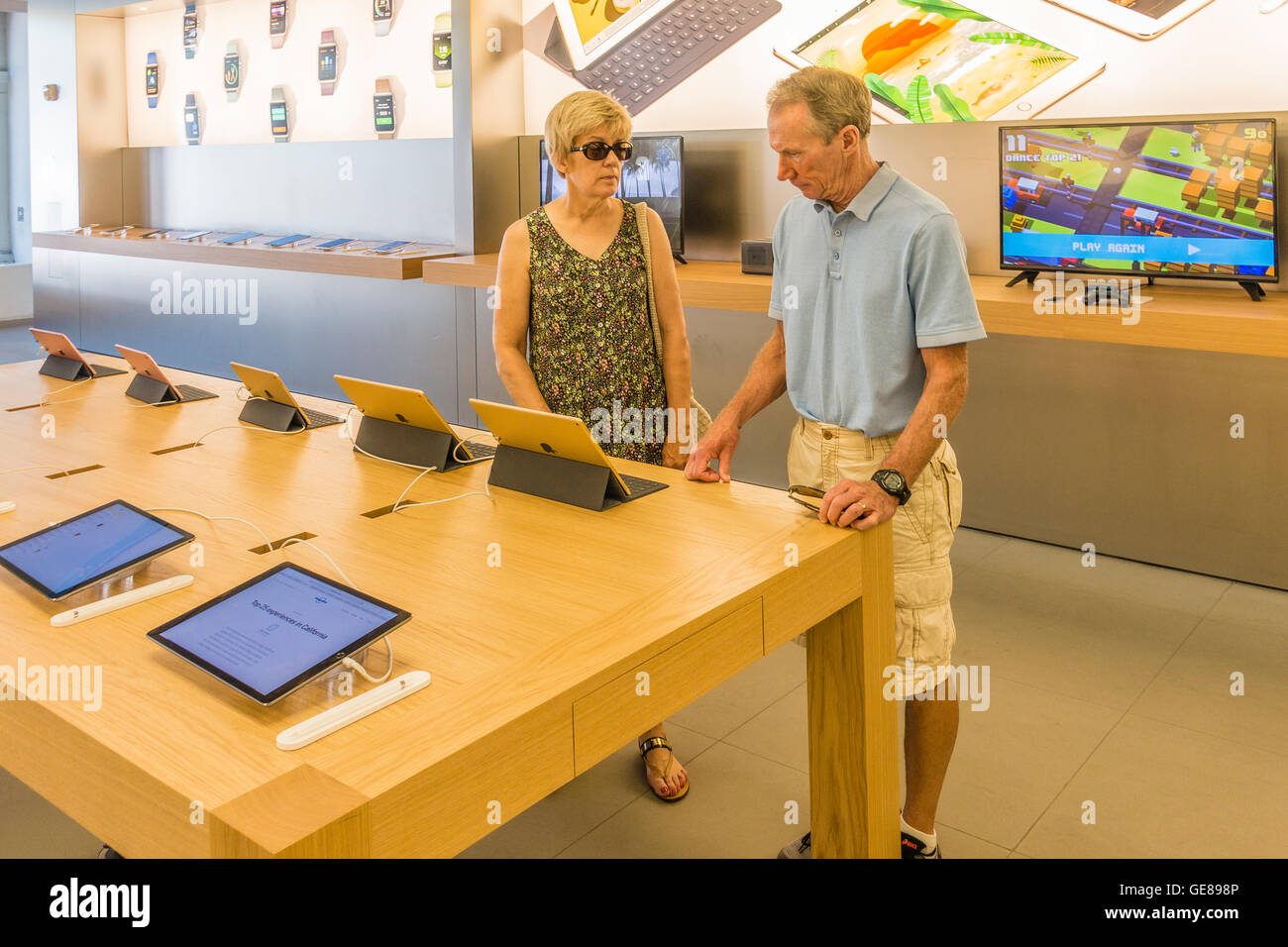Women shopping apple store hires stock photography and images Alamy
