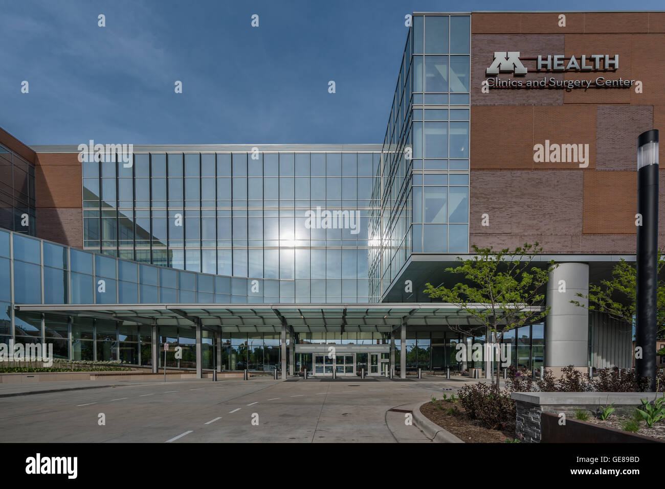 Surgery center hires stock photography and images Alamy