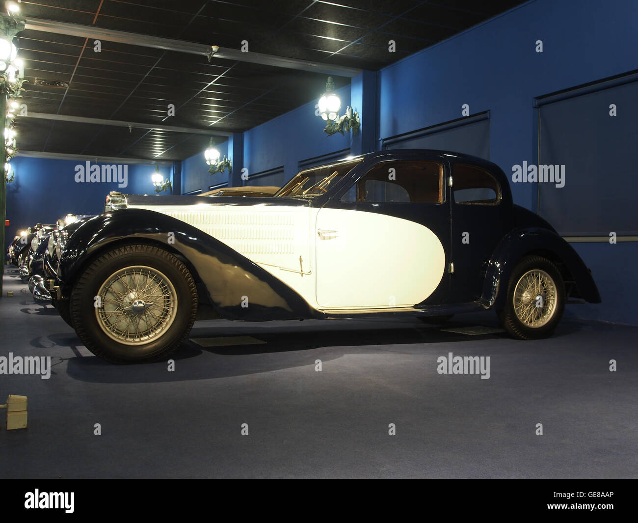1937 Bugatti Coach Type 57, 8 cylindres 135cv 3257cc 150kmh (inv 0806) photo 7 Stock Photo