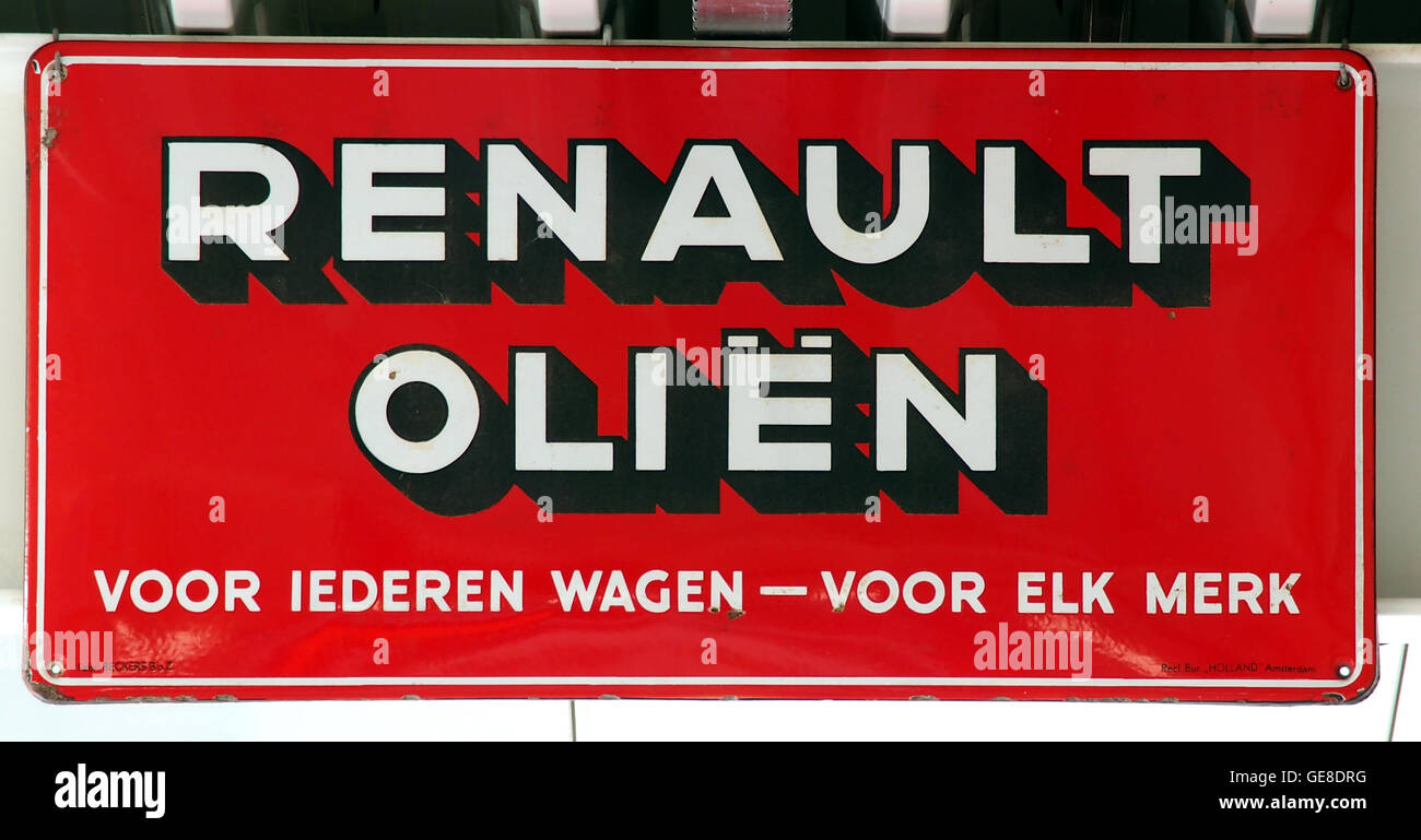 Renault OliC3ABn voor iedere wagen, Emaille reclamebord Stock Photo