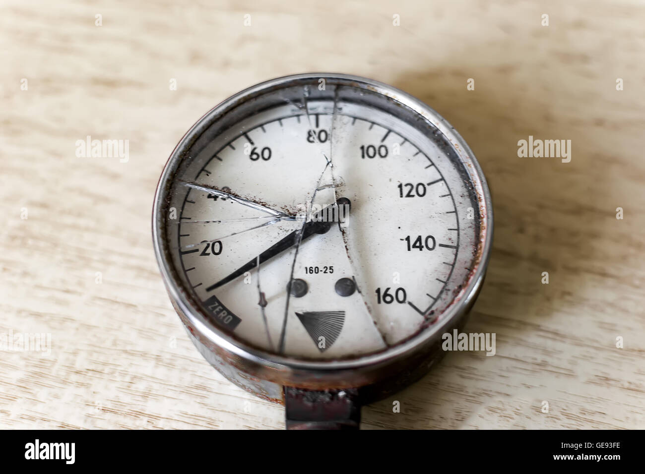 Broken pressure gauge hires stock photography and images Alamy