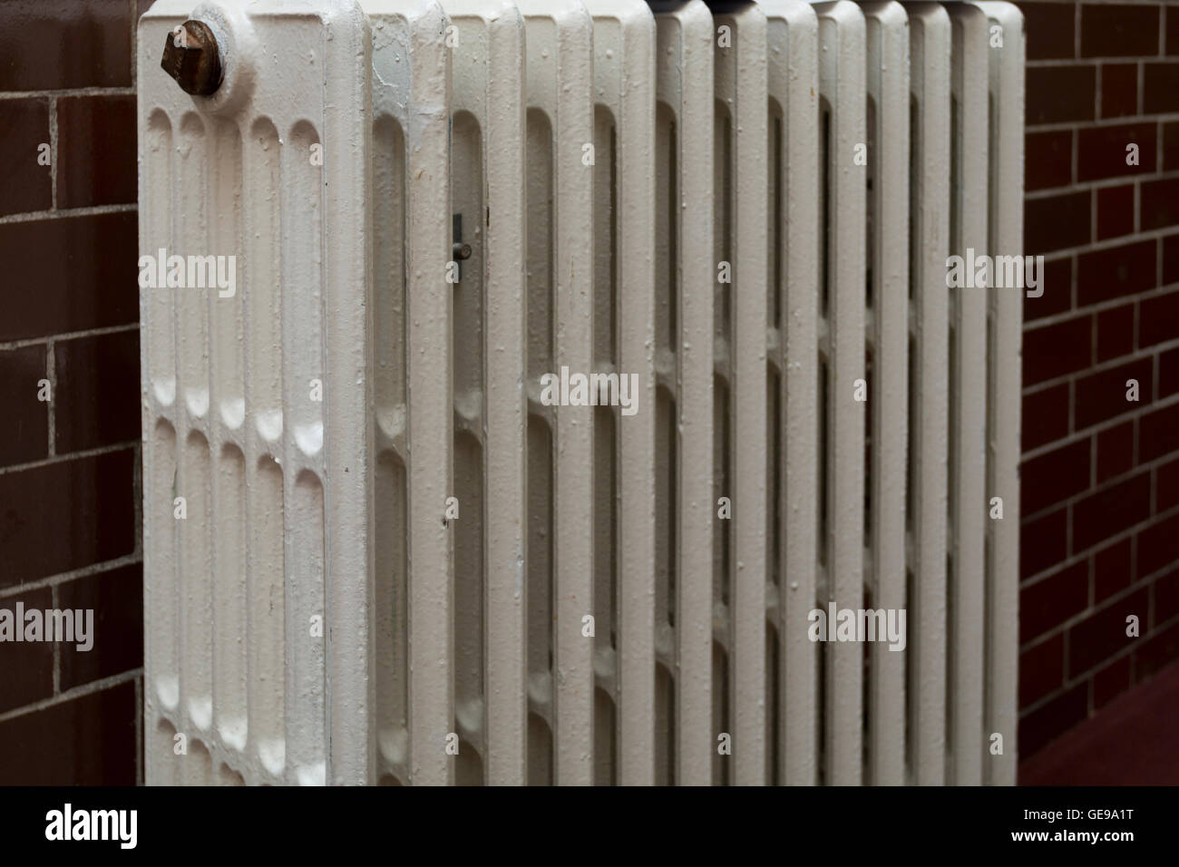 Classic white radiator hi-res stock photography and images - Alamy
