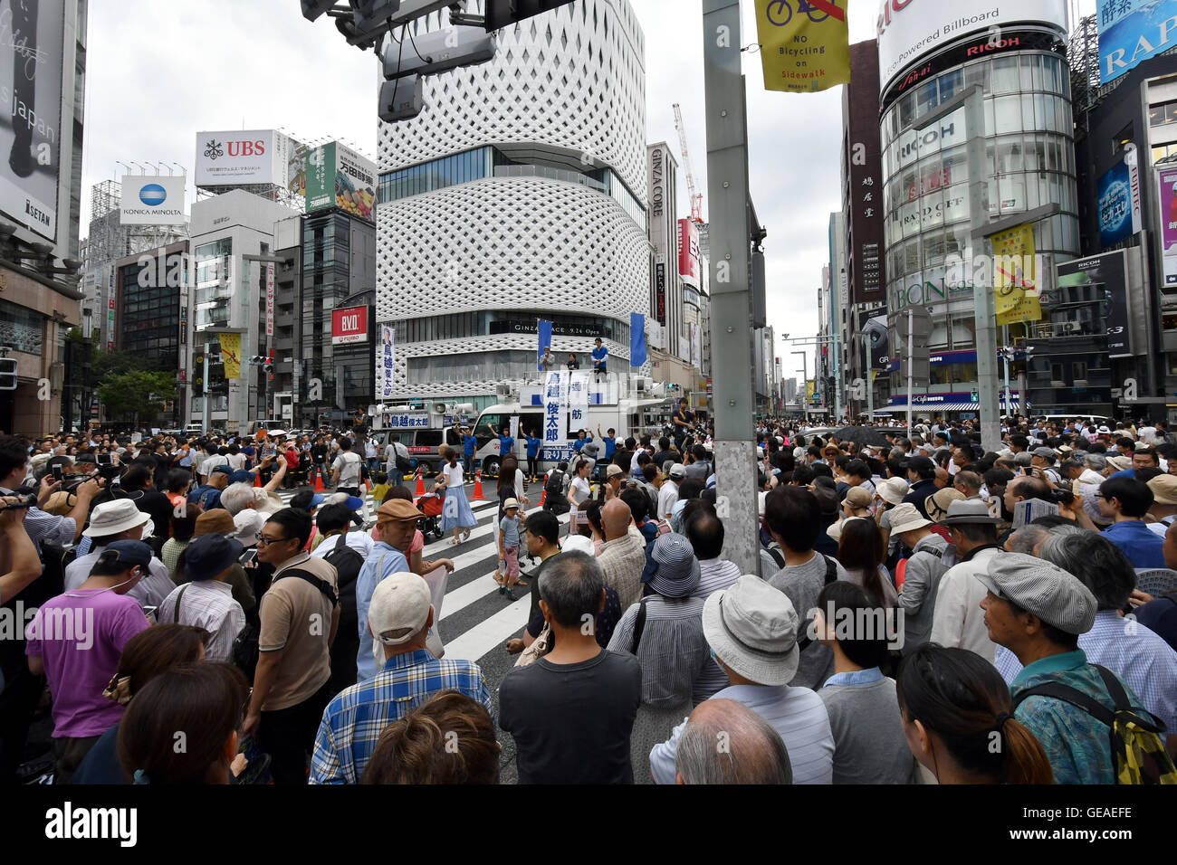 July 24, 2016, Tokyo, Japan - Holiday goers and Sunday shoppers stop and listen to Japans free journalist Shuntaro Torigoe deliver his speech at Tokyos bustling Ginza Street on July 24, 2016, in his last week of campaigning for the July 31 gubernatorial election. With the voting date one week away, Torigoe, 76, who has the backing from four opposition parties, is trailing former Defense Minister Yuriko Koike in the race according to latest surveys. (Photo by Natsuki Sakai/AFLO) AYF -mis- Stock Photo