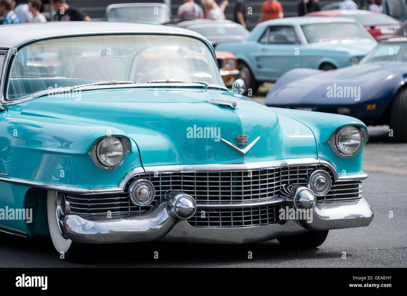 A parked Cadillac at the 'Street Mag Show' in Hanover, Germany, 24 July 2016. On 23 and 24 July, many classics of American automotive history will be shown on the Schuetzenplatz in Hannover at the 'Street Mag Show'. Photo: PETER STEFFEN/dpa Stock Photo