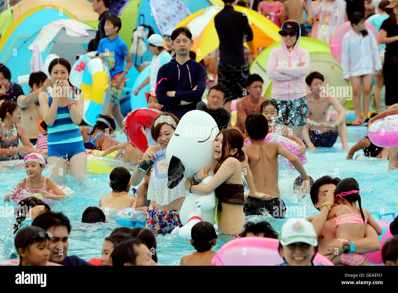Crowded Swimming Pool High Resolution Stock Photography and Images Alamy