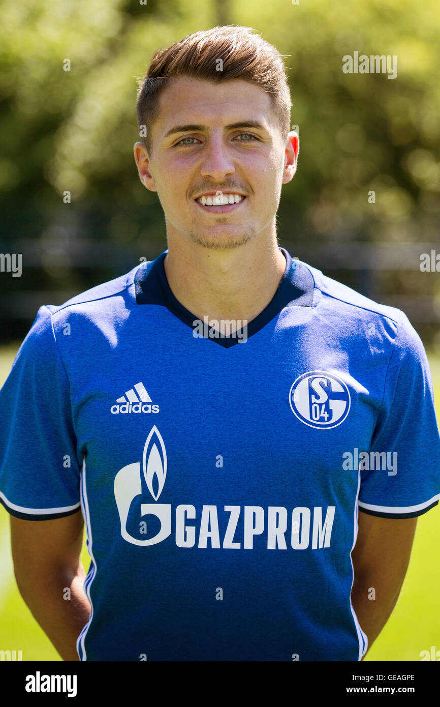 German Bundesliga Soccer Team Fc Schalke 04 Player Alessandro Schoepf Stock Photo Alamy