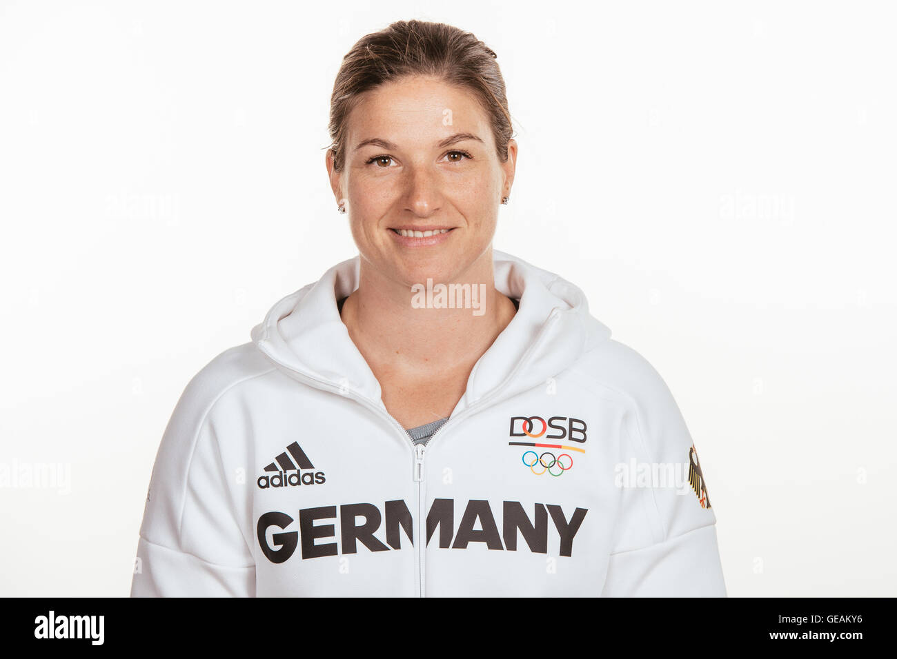 Hannover, Germany. 20th July, 2016. Linda Stahl poses at a photocall during the preparations for the Olympic Games in Rio at the Emmich Cambrai Barracks in Hanover, Germany, taken on 20/07/16 | usage worldwide © dpa/Alamy Live News Stock Photo