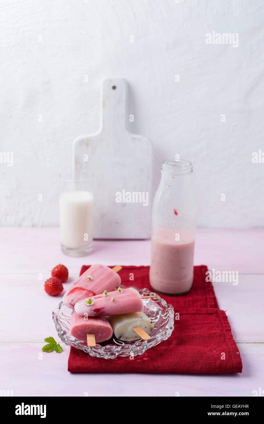 Buttermilk ice cream, strawberry and vanilla Stock Photo Alamy